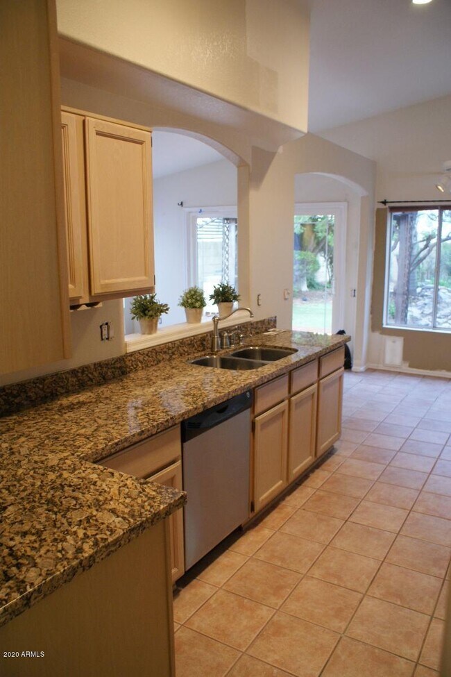 Foto del edificio - 3537 E Kelton Ln