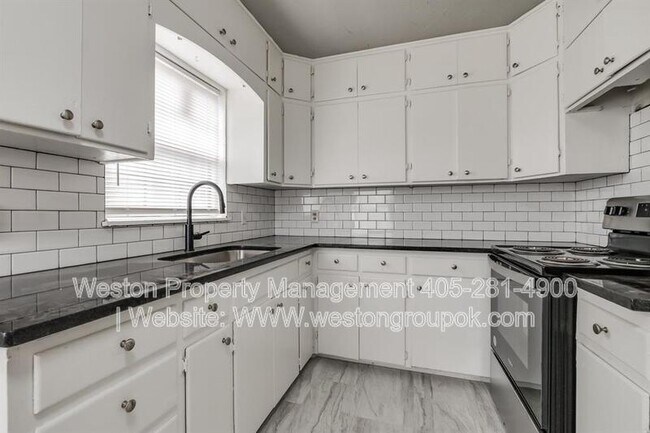 Foto del edificio - 1304 NE 43rd St