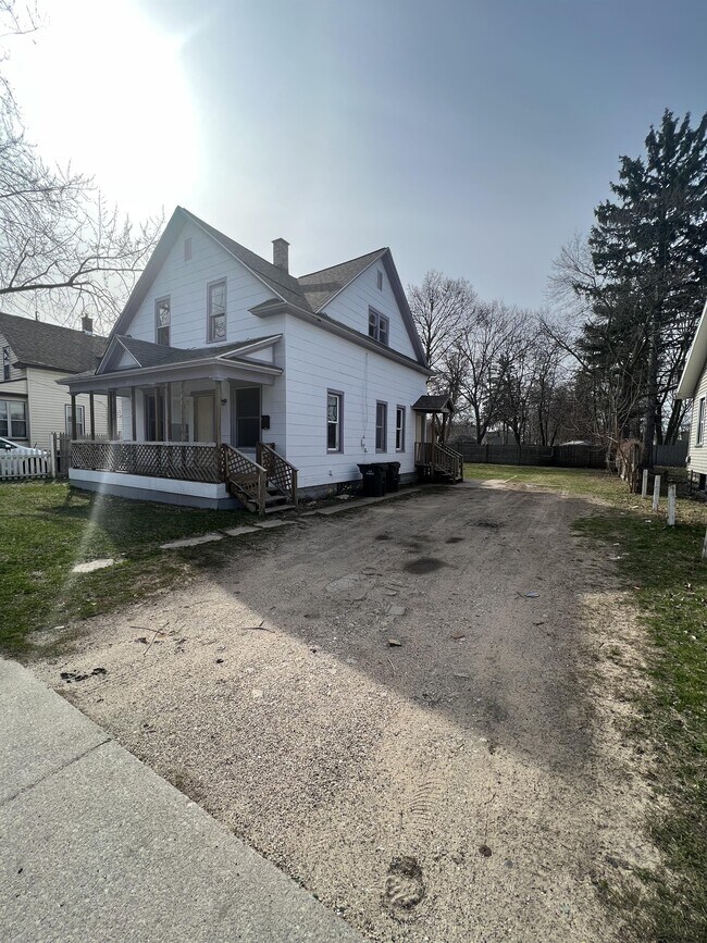 Building Photo - 283 E Grand Ave
