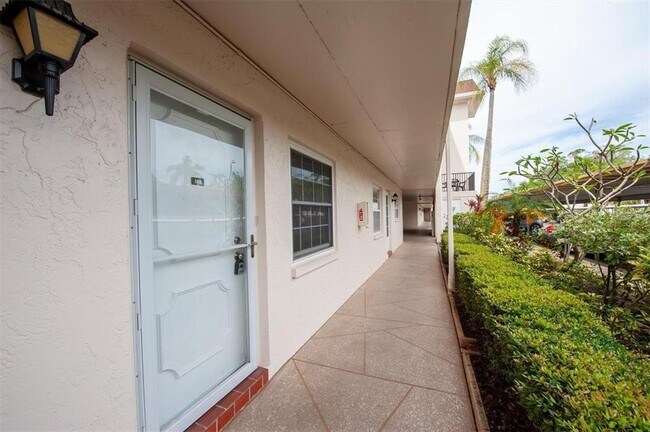 Foto del edificio - 845 Maple Ct