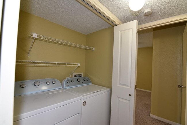Building Photo - 12400 Overbrook Ln