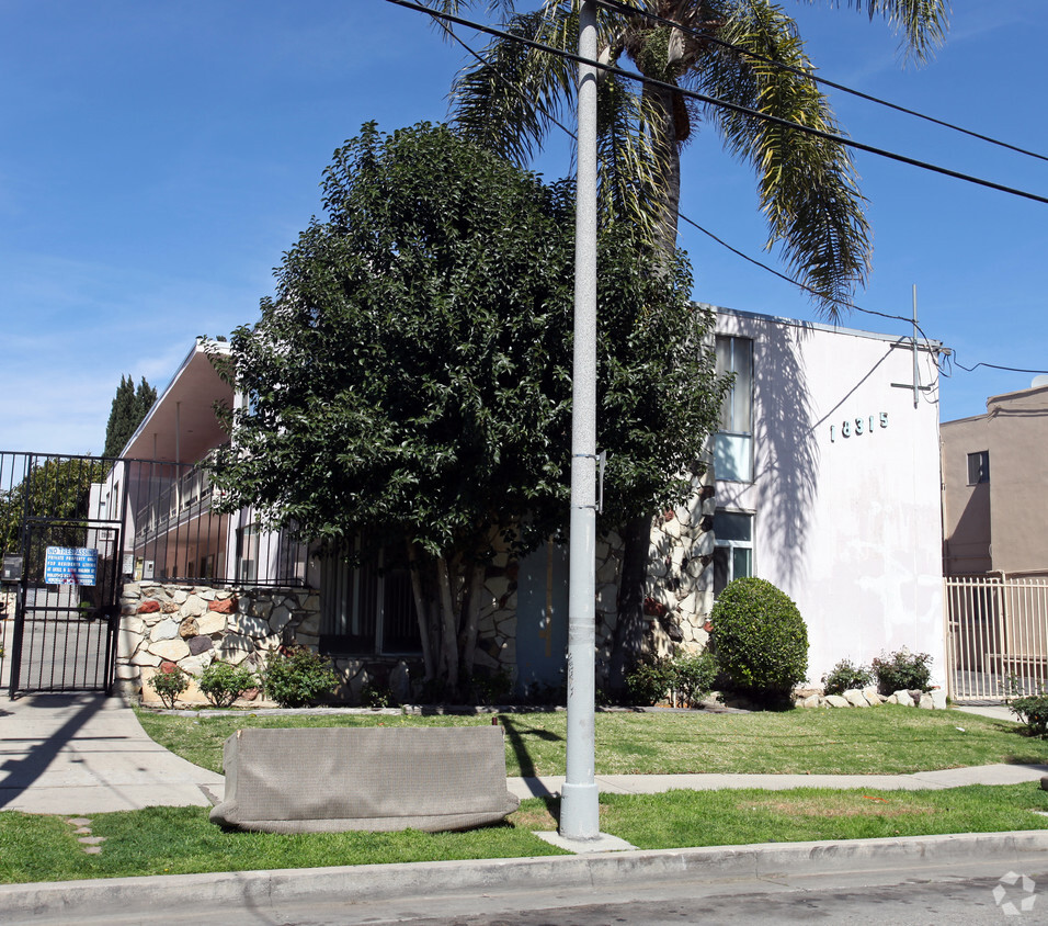 Malden Apartments Northridge