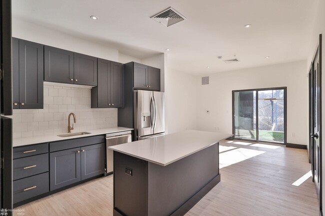 Foto del edificio - Two-bedroom apartments coming available at...