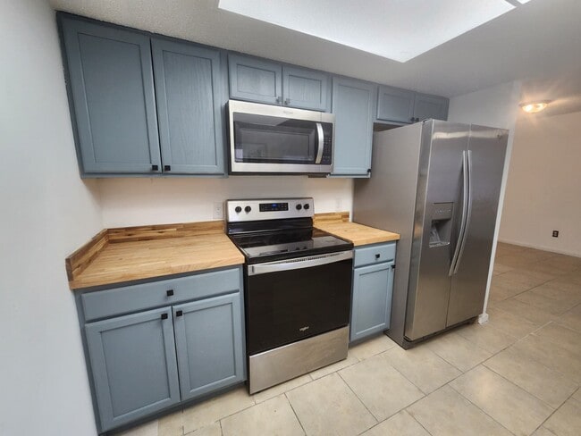 Building Photo - 2332 Achilles St