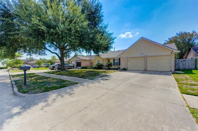 Building Photo - 5711 Weeping Willow Rd