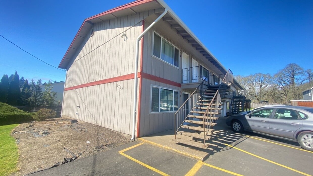 Primary Photo - 1215 Pioneer St