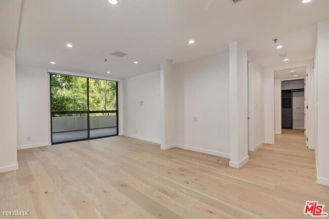 Foto del edificio - 2142 Century Park Ln