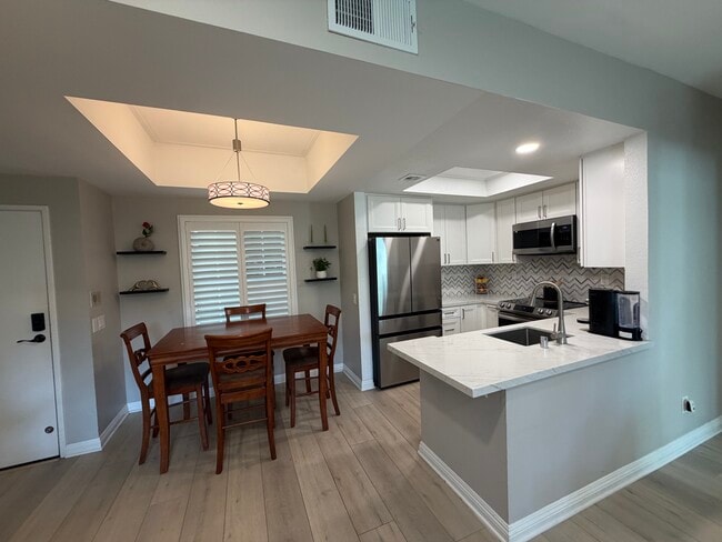 Building Photo - 2150 Camino de la Reina