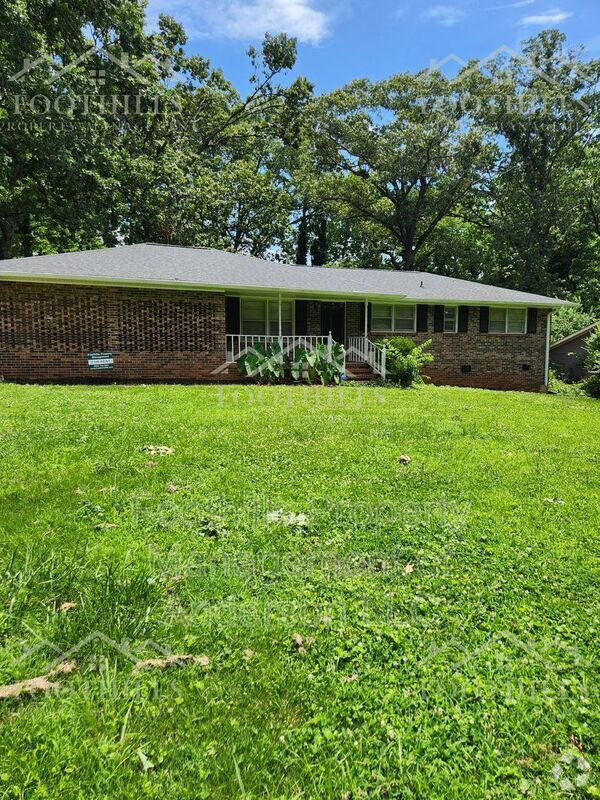 Building Photo - 205 Clarke Stream Dr