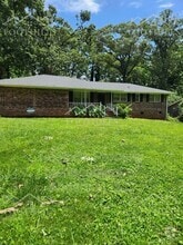Building Photo - 205 Clarke Stream Dr
