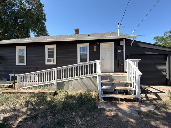 Building Photo - 914 3rd Ave