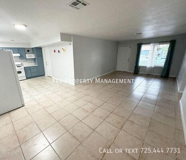 Foto del edificio - SINGLE STORY 4 BEDROOM WITH POOL WITH MODE...
