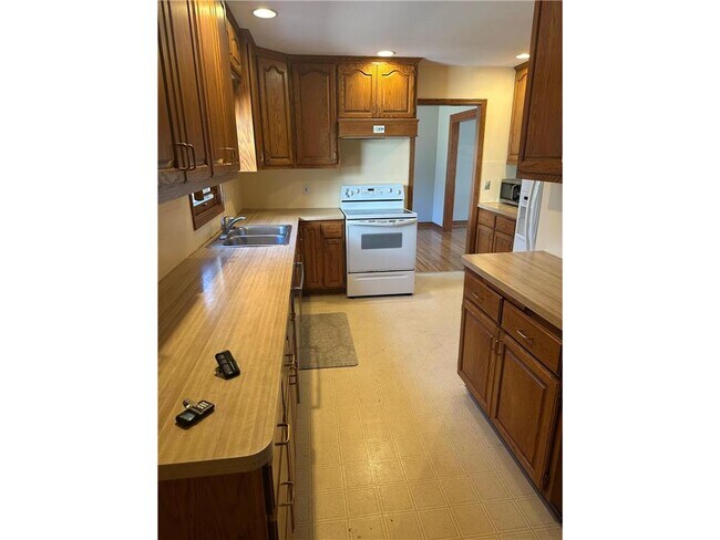 Foto del edificio - 6205 Hillside Rd