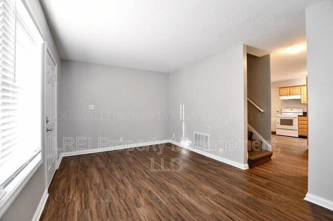 Building Photo - 632 Marian Village Dr