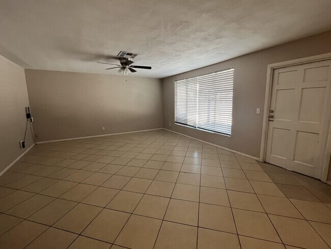 Foto del edificio - 2252 E Javelina Ave