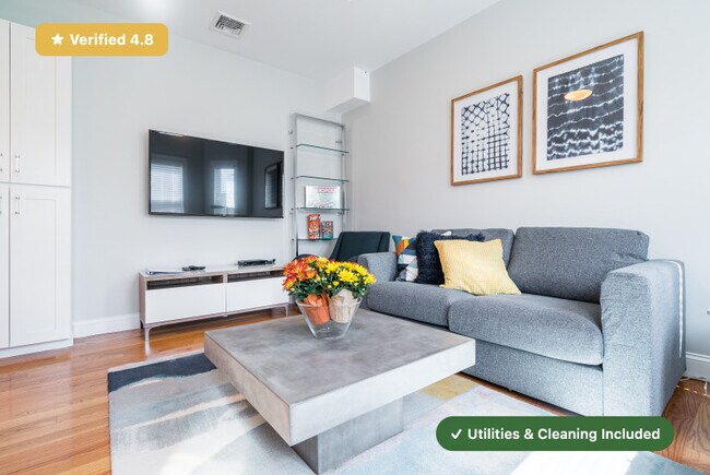 Foto del edificio - Furnished Bedroom with Private Bath in Cambridge