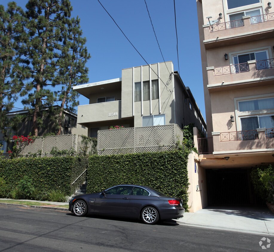 Foto del edificio - 11549 Rochester Ave