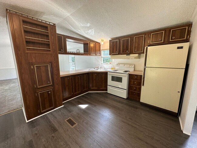 Foto del edificio - Private mobile home on large lot! 2 bed 2 ...