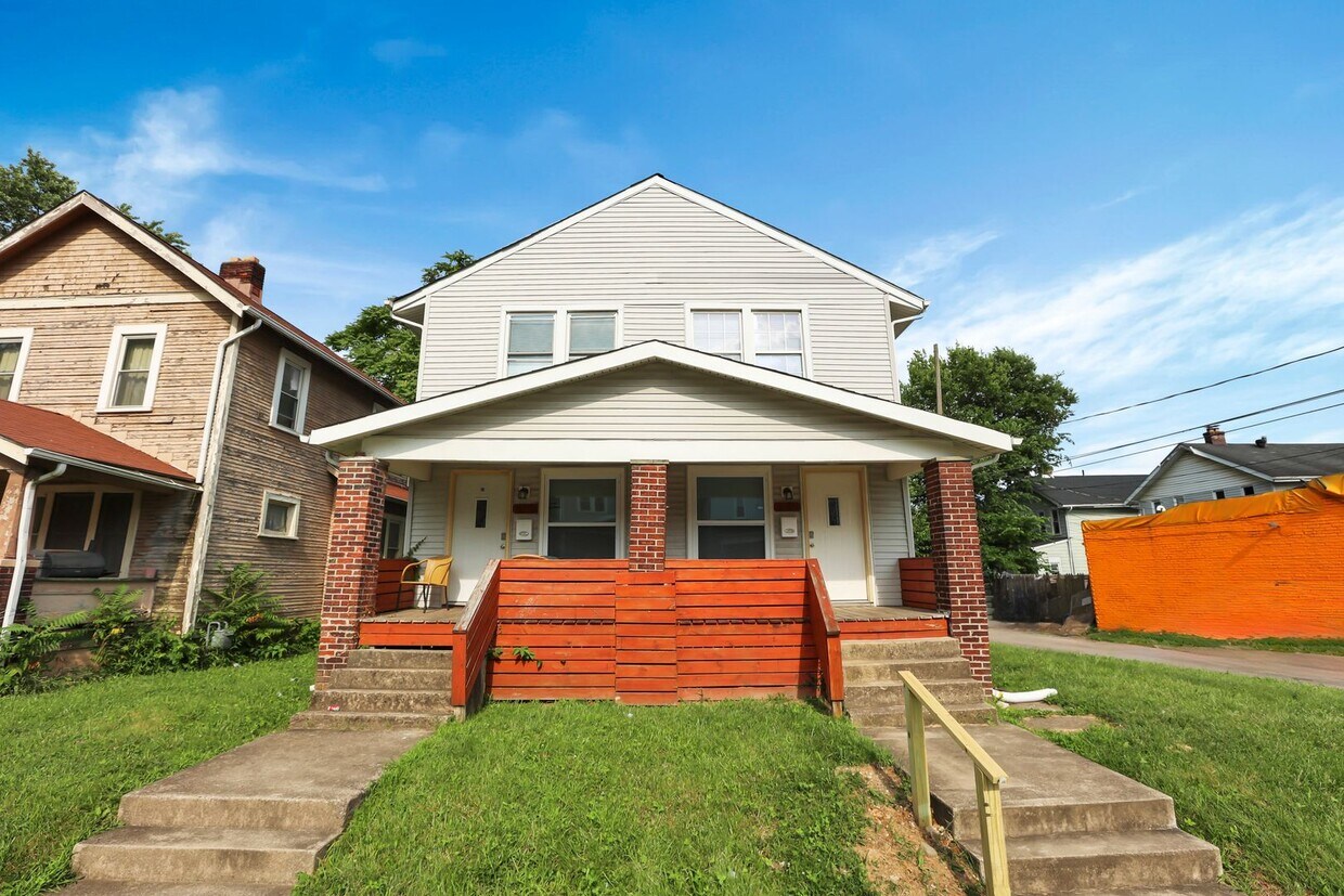 Primary Photo - 448-450 N Champion Ave