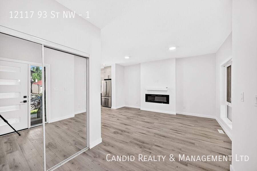 Photo du bâtiment - Brand new, Pet-Friendly Brand 3-Bedroom Main Suite with Double Detached Garage