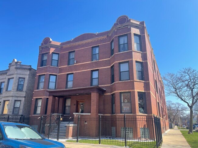 Foto del edificio - 2103 N Spaulding Ave