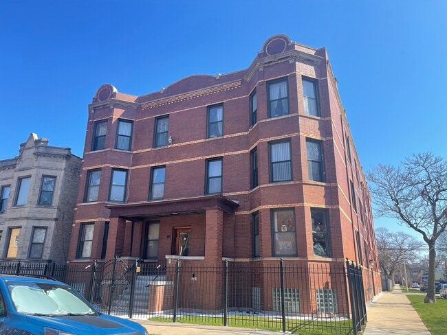 Building Photo - 2103 N Spaulding Ave