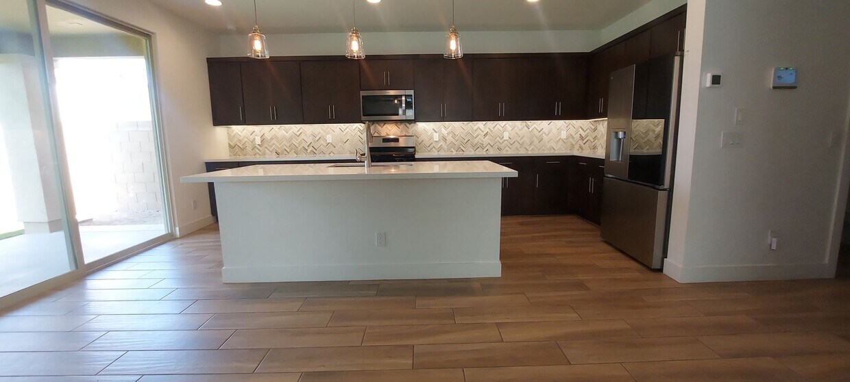 Foto principal - This Gorgeous 5 Bedroom 3 Bath Home in Jor...