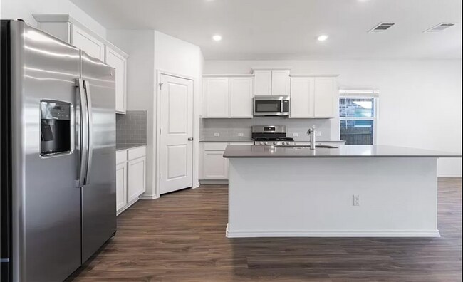 Kitchen - 1732 Catahoula Dr