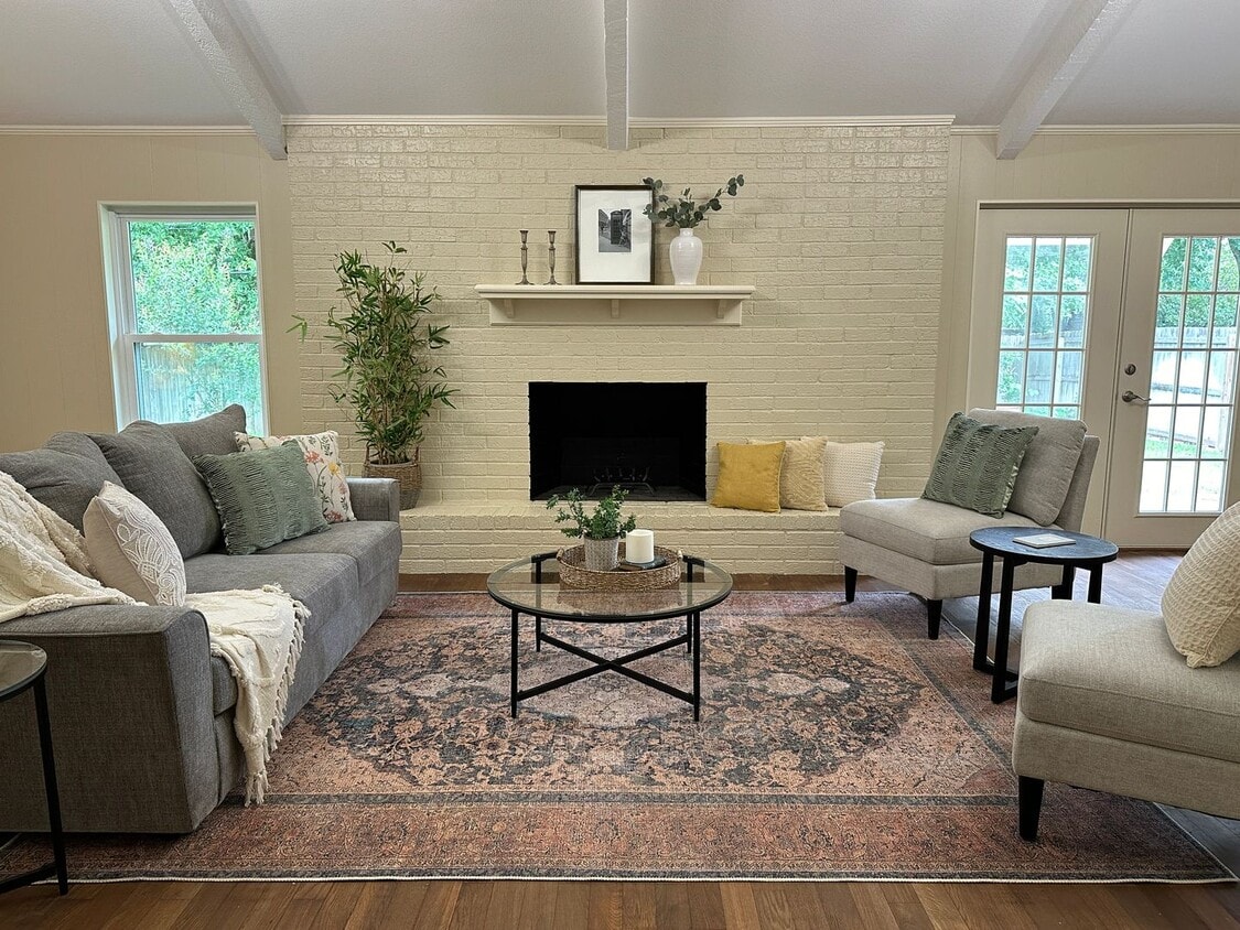 Primary Photo - Updated 4 Bedroom Corner Lot in Woodway