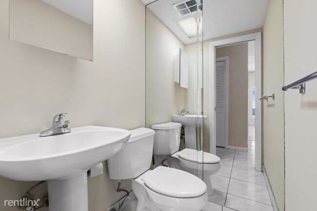 Foto del edificio - 2066 N Ocean Blvd