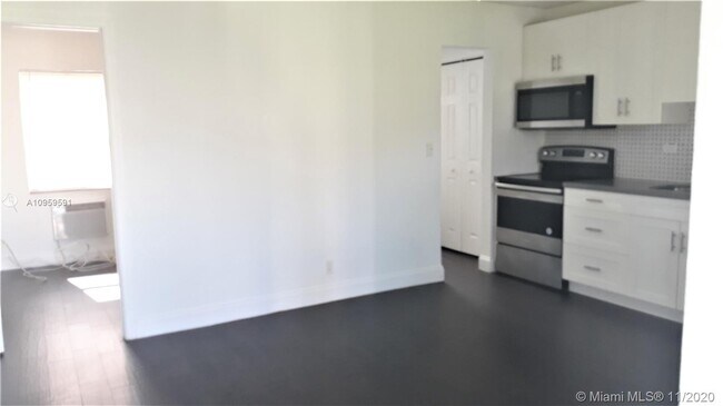 Building Photo - 2320 N 19th Ave