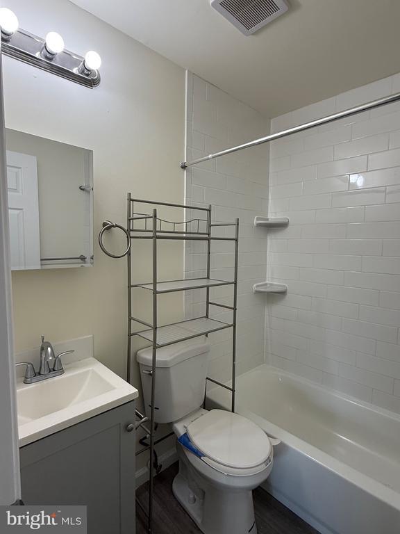 Foto del edificio - 14 1/2-12 Verdi Cir