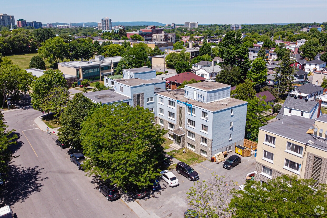 Photo du bâtiment - Blake Blvd. Apartments