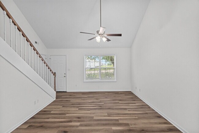 Building Photo - 3503 La Mesa Dr
