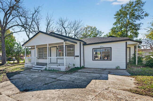 Building Photo - 4626 Dewberry St