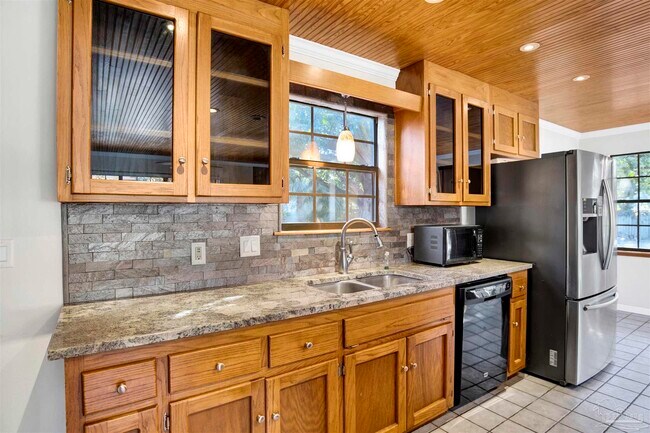 Foto del edificio - 525 Lakewood Rd