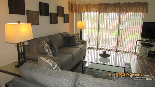 Foto del edificio - 2699 Pine Ridge Way E