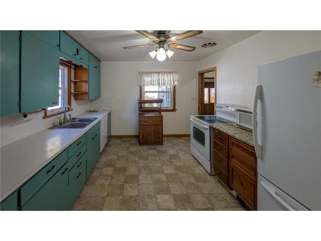 Building Photo - 301 Giles Pl