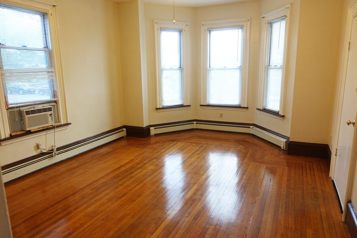 Primary Photo - 9 Chestnut St