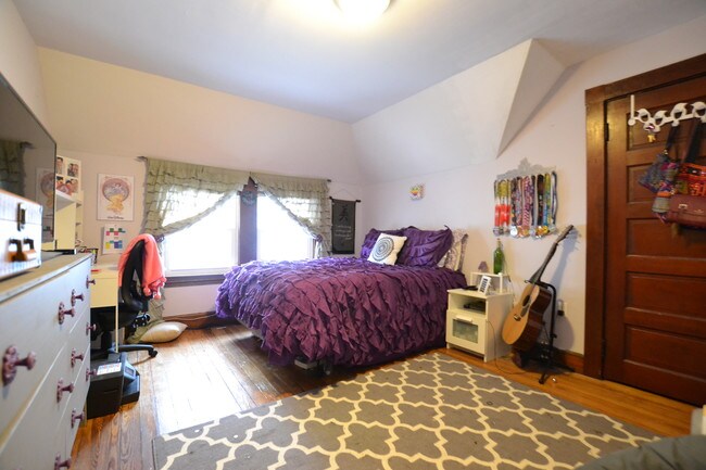 Building Photo - 68 Etna St