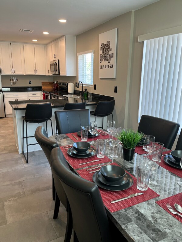 Foto principal - 2869 N Greenfield Rd
