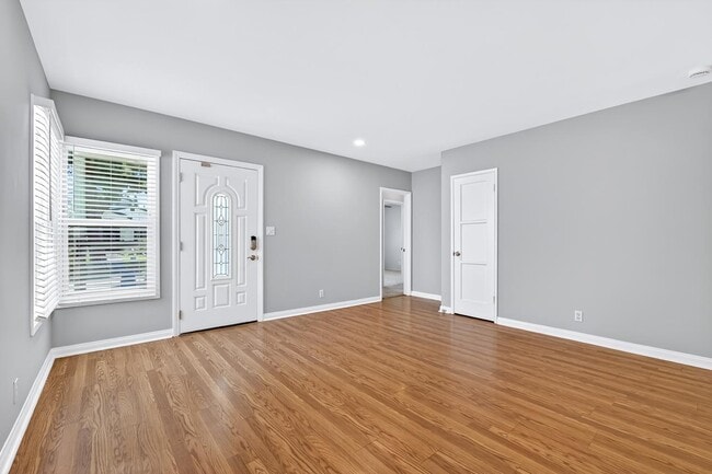 Building Photo - 4913 Premiere Ave