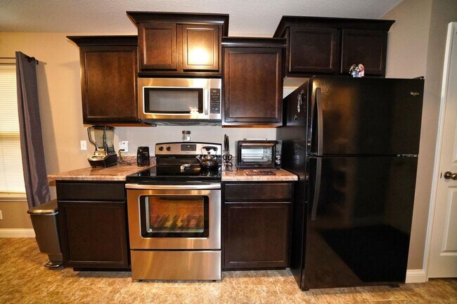 Foto del edificio - 401 Burning Bush Rd