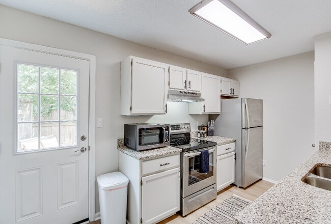 Foto del edificio - 125 Dennis Dr