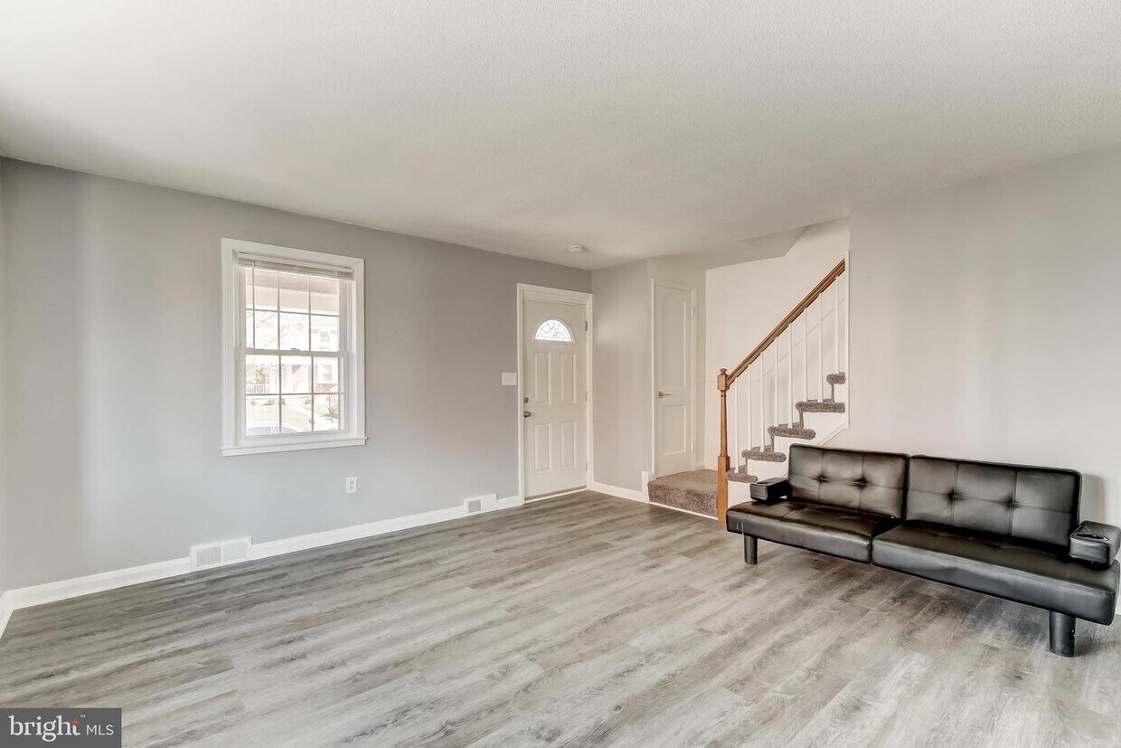 Primary Photo - 1401 Cedarcroft Rd