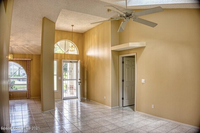 Building Photo - 805 Crossbow Dr