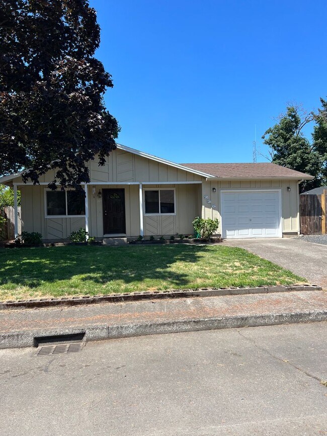 Building Photo - Fully Remodeled Single Level Home in the H...
