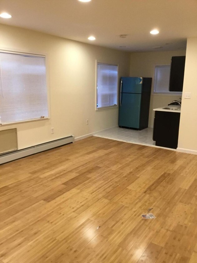 Foto principal - 2261 Bassford Ave
