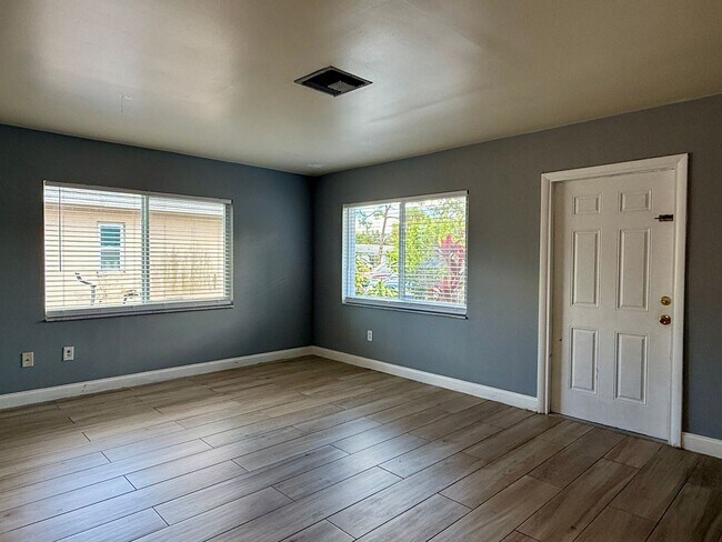Foto del edificio - ** NEW WASHER/DRYER ** SUNRISE VILLAS ** PET FRIENDLY ** CLOSE TO I-75