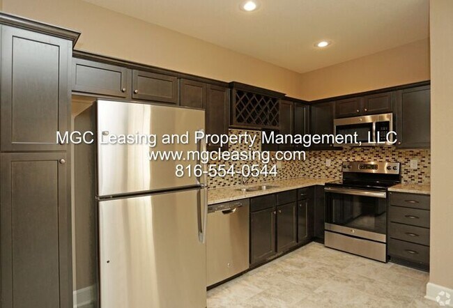 Foto del edificio - Raymore Luxury Townhome - $100 off Monthly...